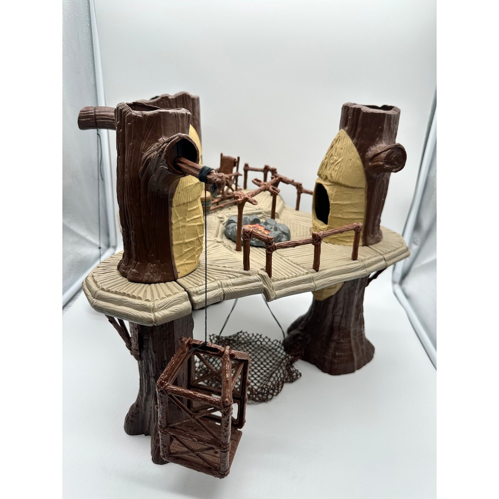 Vintage 1983 Collector Kenner Star Wars Return of the Jedi Ewok Village Playset